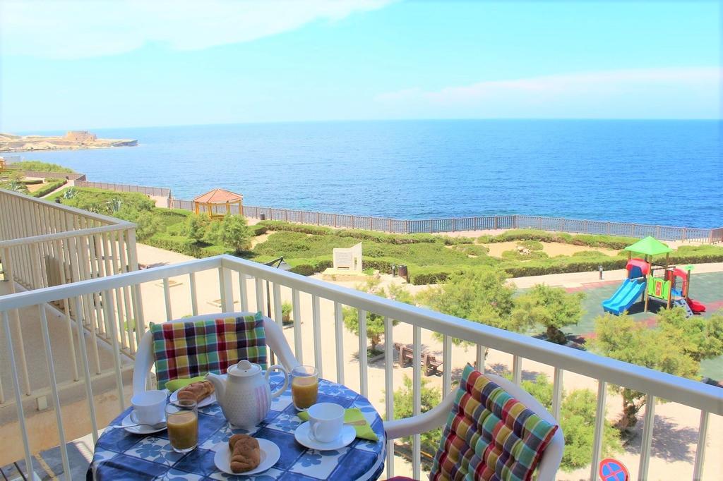 Bellavista - Comfortable Seafront Apartment With Central Heating - 3 Bedrooms, 2 Bathrooms マルサルフォーン エクステリア 写真